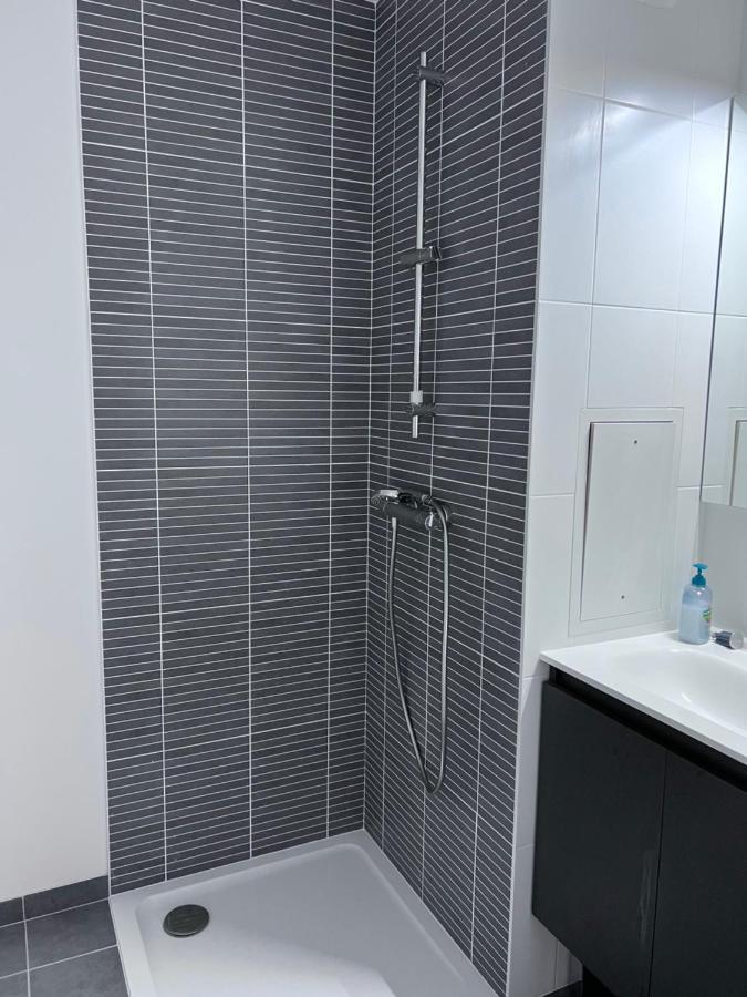 Chambre Individuelle Dans Un Appartement A 37 De Champs Elysees سارتروفيل المظهر الخارجي الصورة
