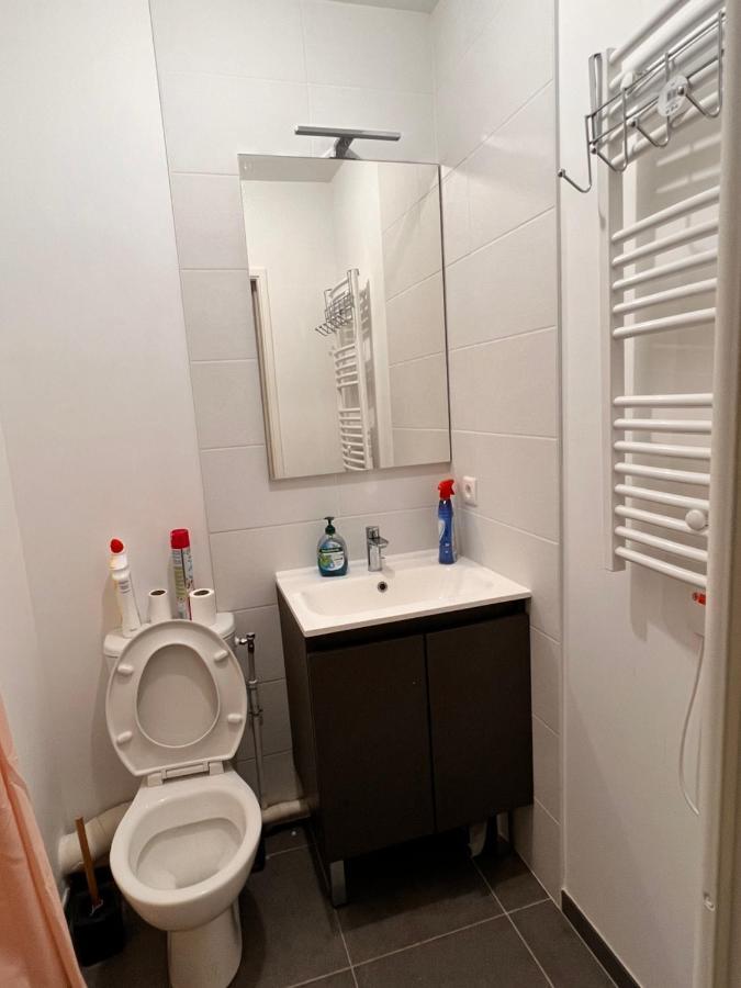 Chambre Individuelle Dans Un Appartement A 37 De Champs Elysees سارتروفيل المظهر الخارجي الصورة