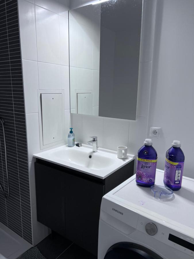 Chambre Individuelle Dans Un Appartement A 37 De Champs Elysees سارتروفيل المظهر الخارجي الصورة