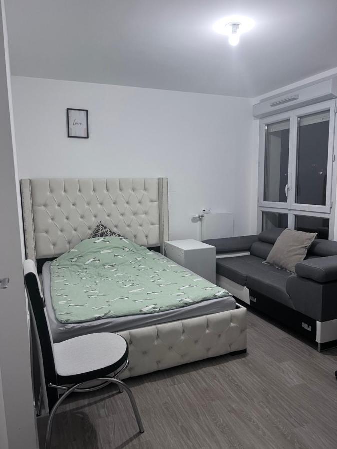 Chambre Individuelle Dans Un Appartement A 37 De Champs Elysees سارتروفيل المظهر الخارجي الصورة