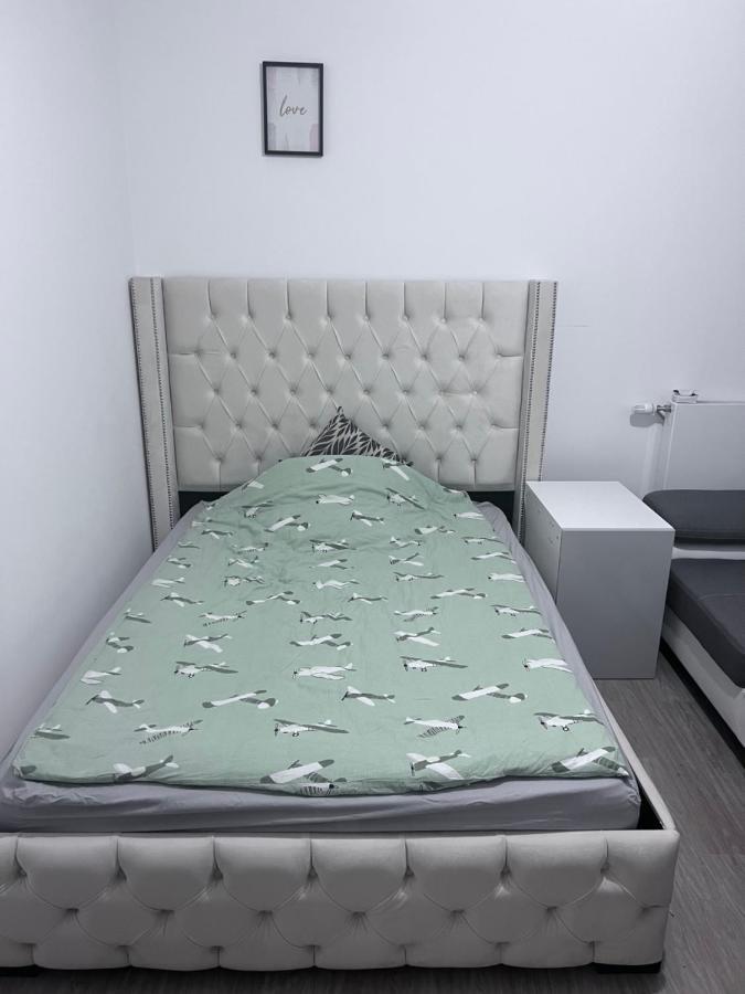 Chambre Individuelle Dans Un Appartement A 37 De Champs Elysees سارتروفيل المظهر الخارجي الصورة